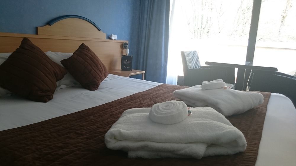 Brit Hotel Du Ban Шодз-Ег Екстериор снимка