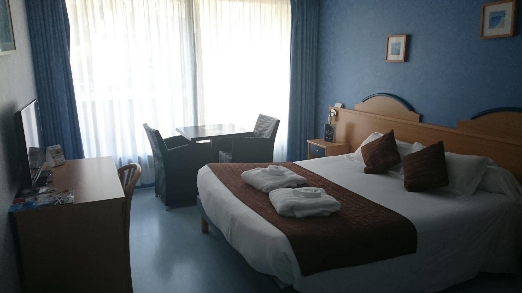 Brit Hotel Du Ban Шодз-Ег Екстериор снимка