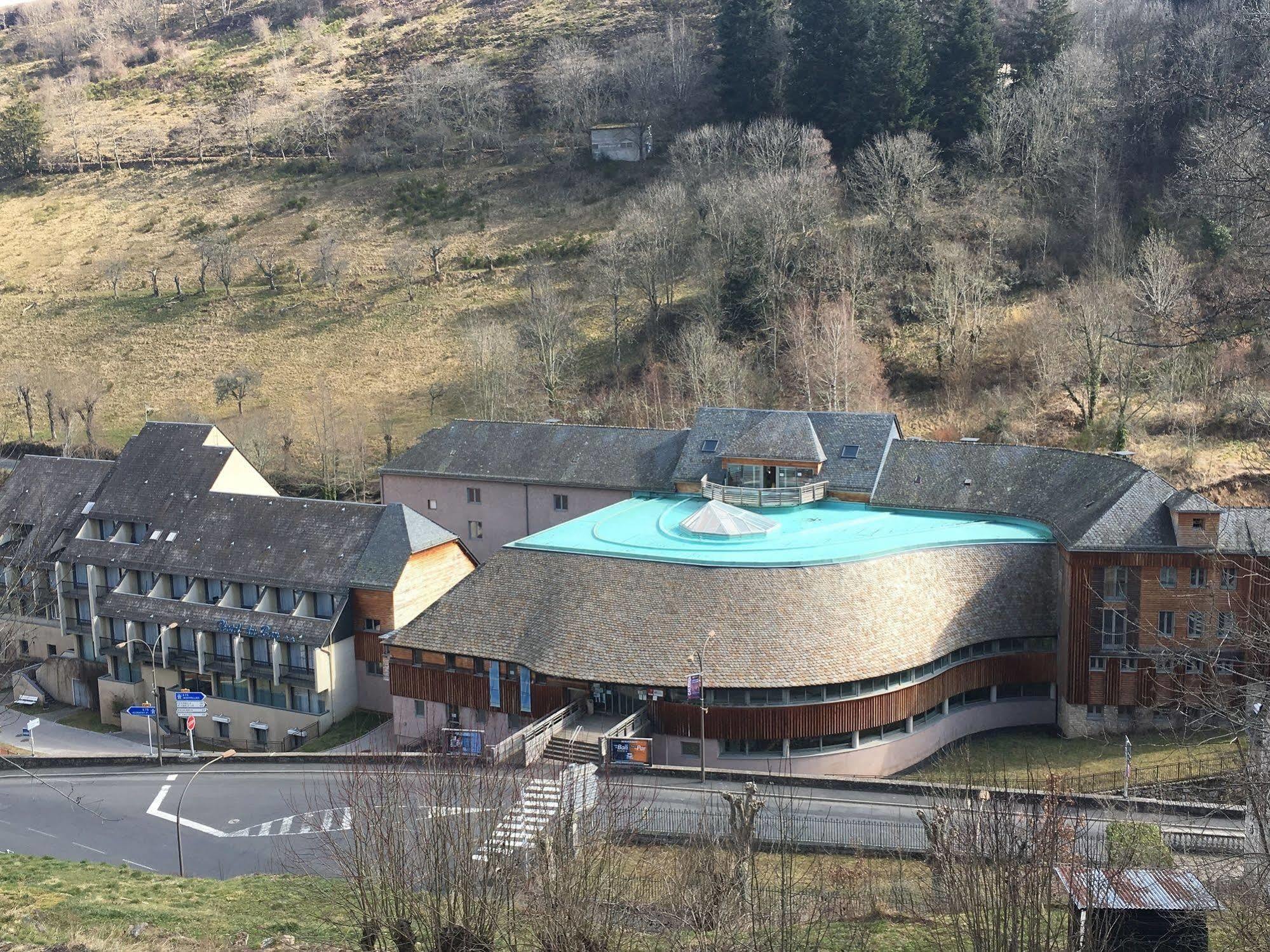 Brit Hotel Du Ban Шодз-Ег Екстериор снимка