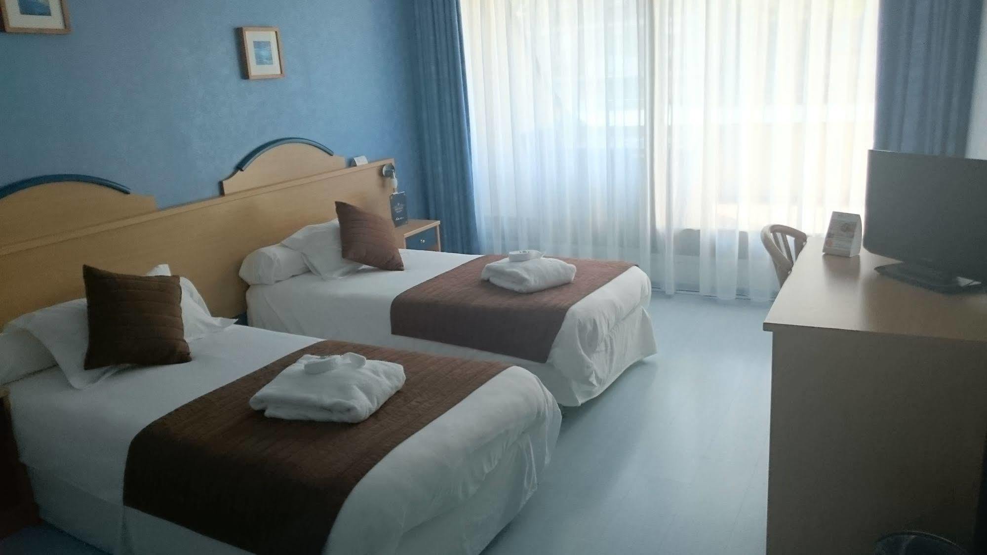 Brit Hotel Du Ban Шодз-Ег Екстериор снимка
